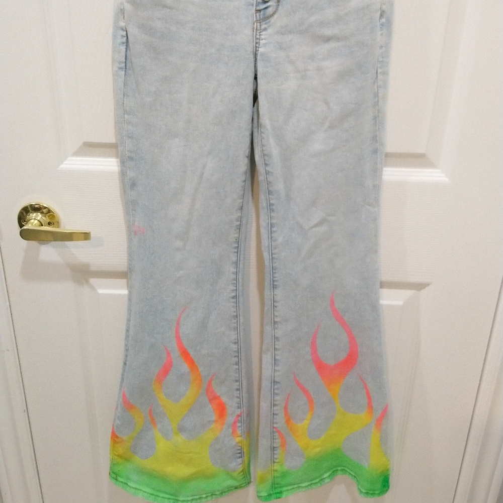 Custom one of a kind flame paint job American Eagle jeans Size 26x29